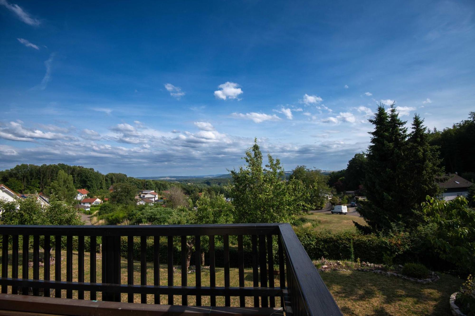 Sonnige Aussicht Villa ลอสไฮม์ ภายนอก รูปภาพ