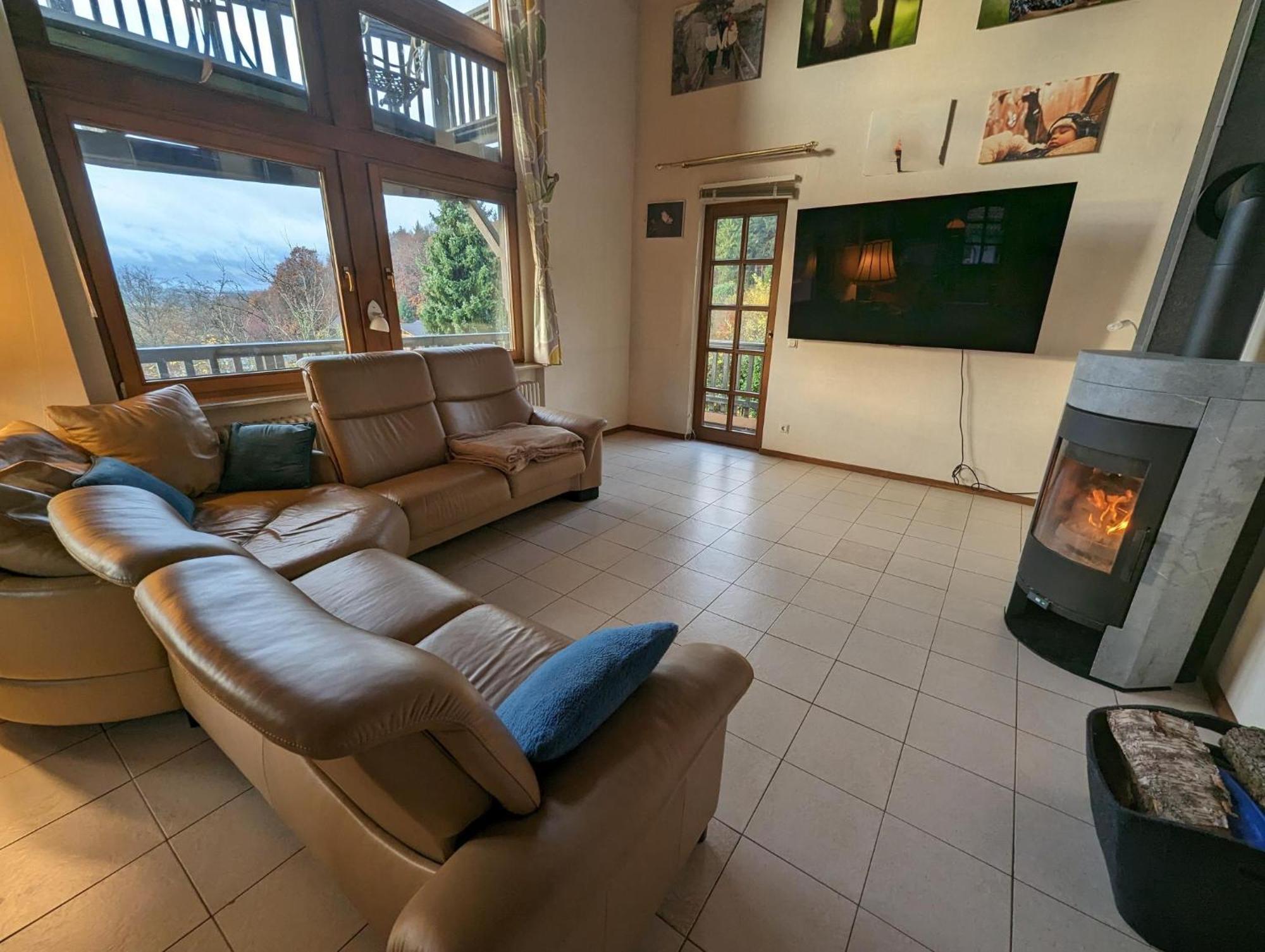 Sonnige Aussicht Villa ลอสไฮม์ ภายนอก รูปภาพ