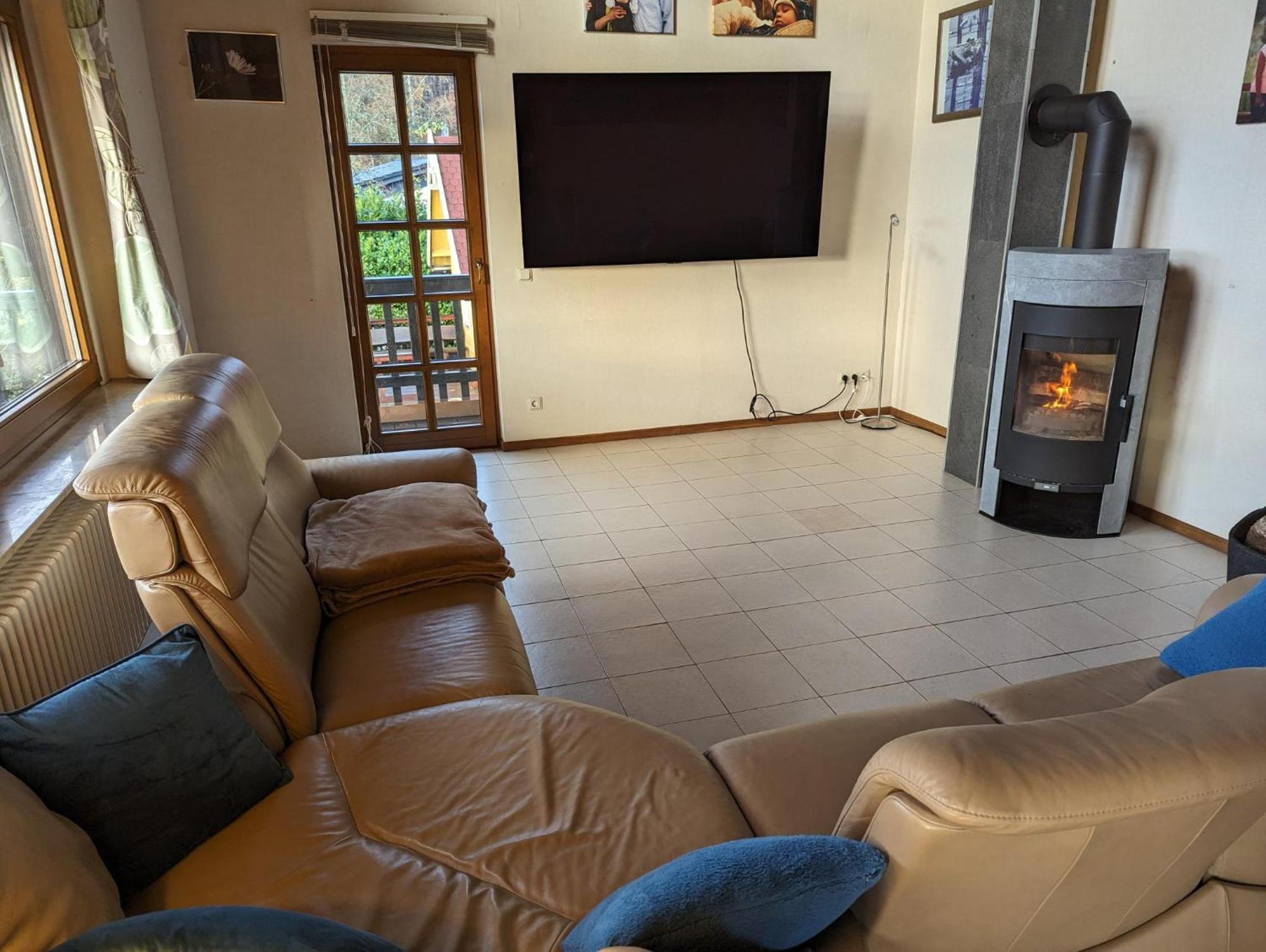 Sonnige Aussicht Villa ลอสไฮม์ ภายนอก รูปภาพ