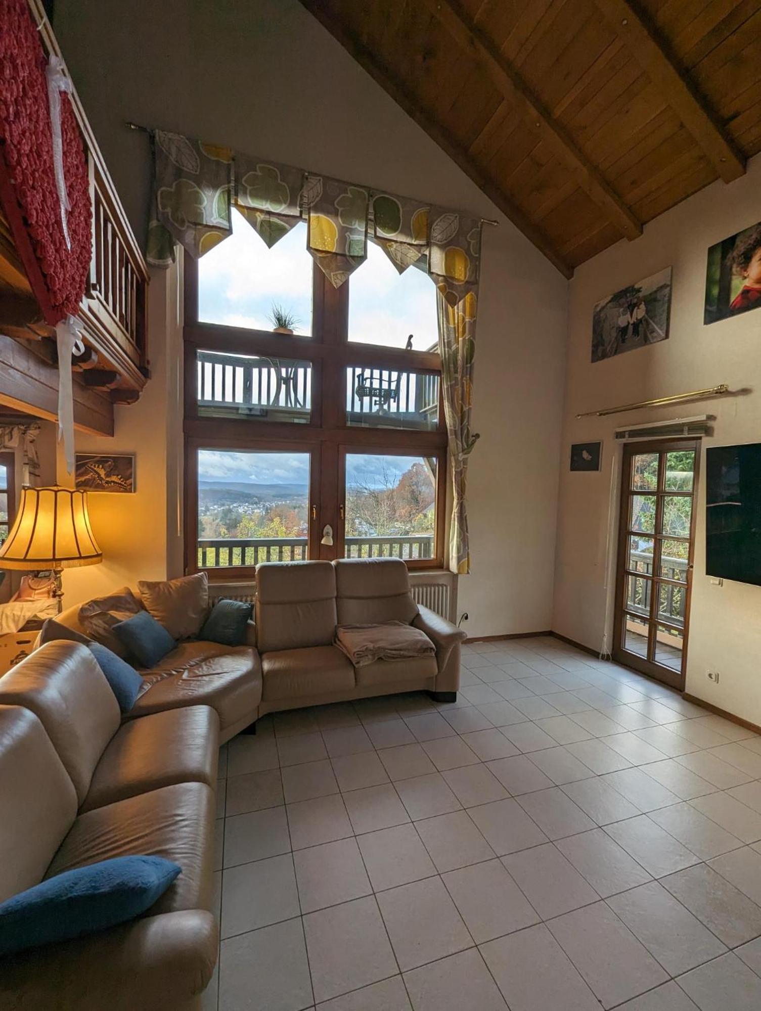 Sonnige Aussicht Villa ลอสไฮม์ ภายนอก รูปภาพ
