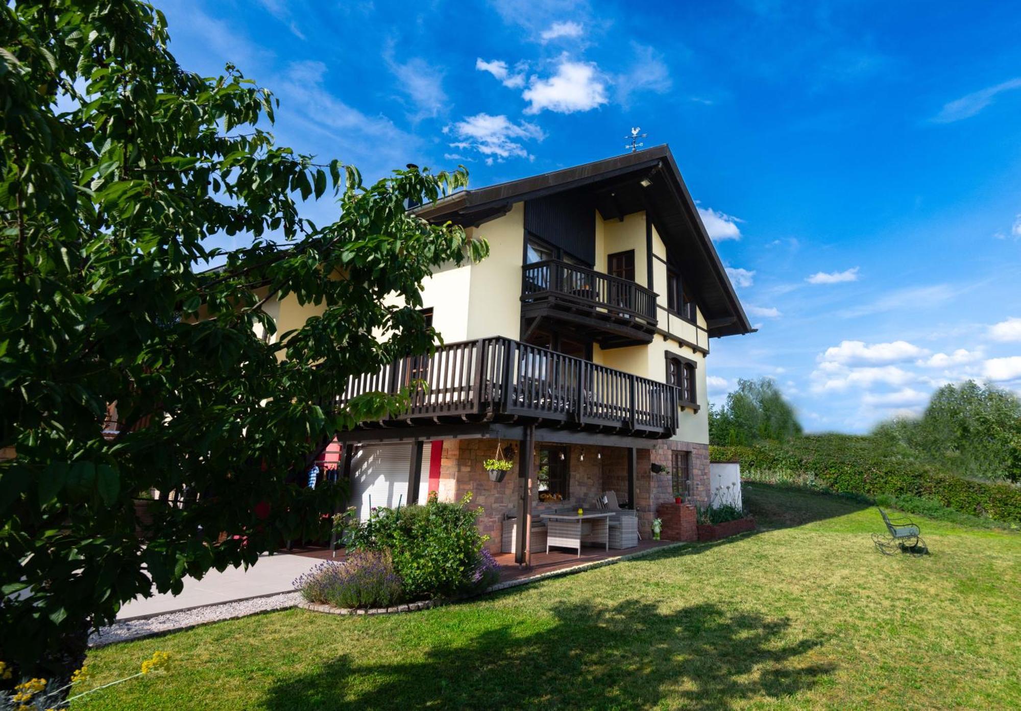 Sonnige Aussicht Villa ลอสไฮม์ ภายนอก รูปภาพ